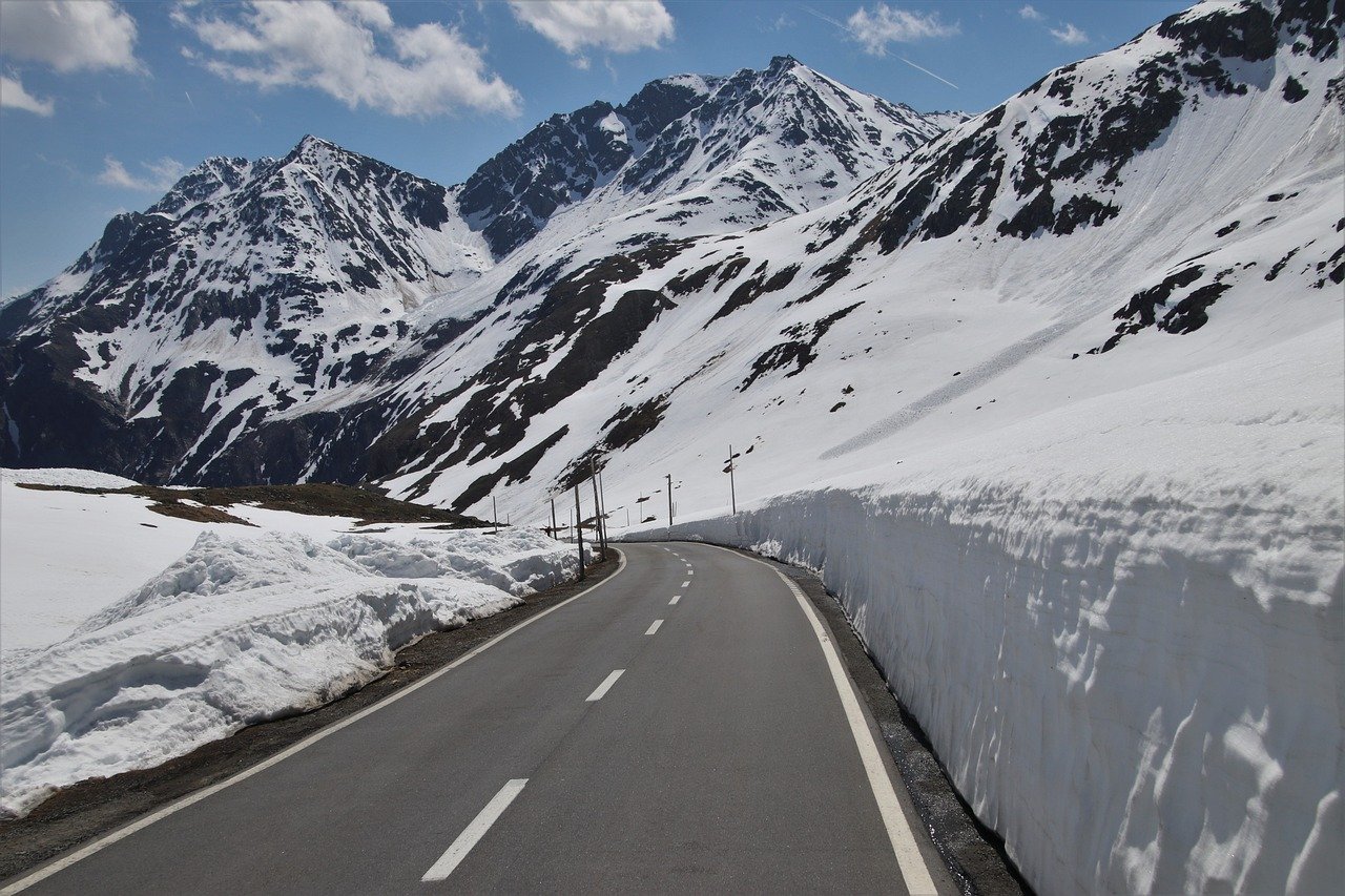 the side of the road, snow, mountains-4259510.jpg